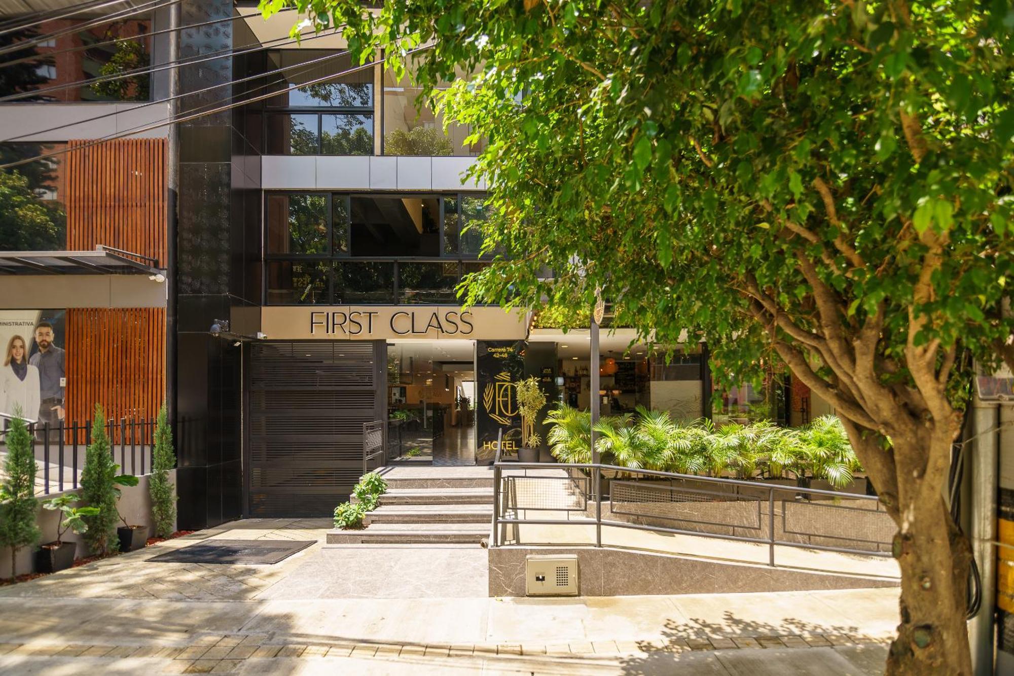 First Class Hotel Medellín Exterior foto